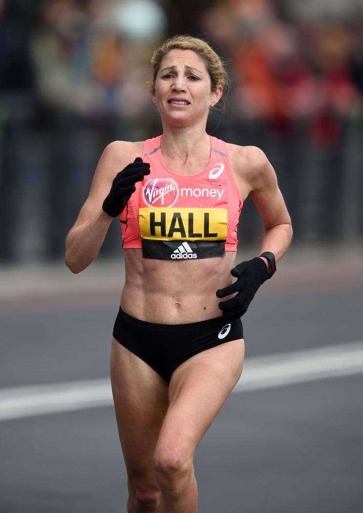 News Sara Hall Sets Course Record in Narrow Win at