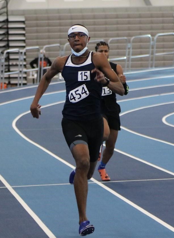 DyeStat.com - News - Illinois Best in 400 Meter Dash for Brandon Battle ...