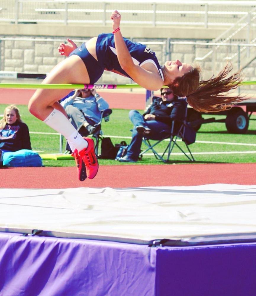 DyeStat.com - News - Stroke of Genius: Elite 90 Honoree Bailee Thomas Went  From Multi-Event Track Athlete at Central Oklahoma to Rowing National Champ